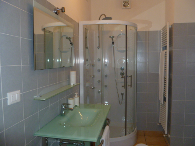 Bagno e doccia quadrupla Camera Standard